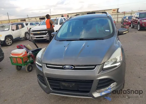 2014 Ford Escape Titanium z USA, uszkodzony, nr VIN 1FMCU0J9XEUD29721